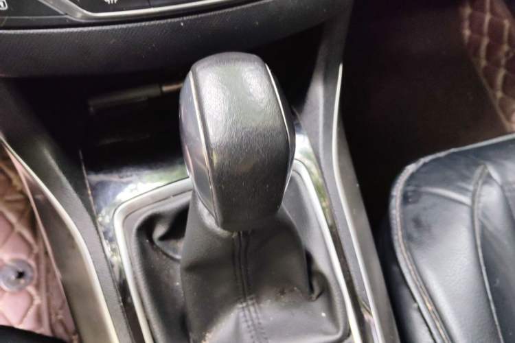 Used Peugeot 408 2015 1.2T Automatic Luxury Edition Gear Lever