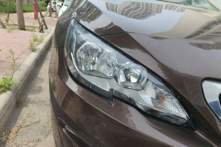 Used Peugeot 408 2015 1.2T Automatic Luxury Edition Right Front Headlight