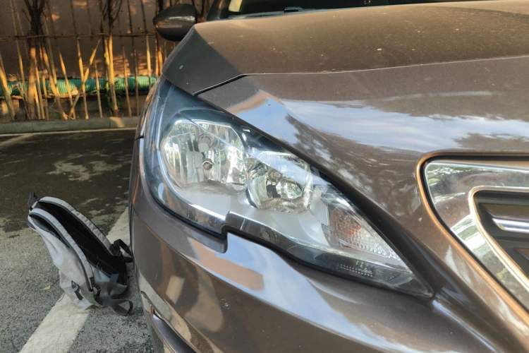 Used Peugeot 408 2015 1.2T Automatic Luxury Edition Right Front Headlight