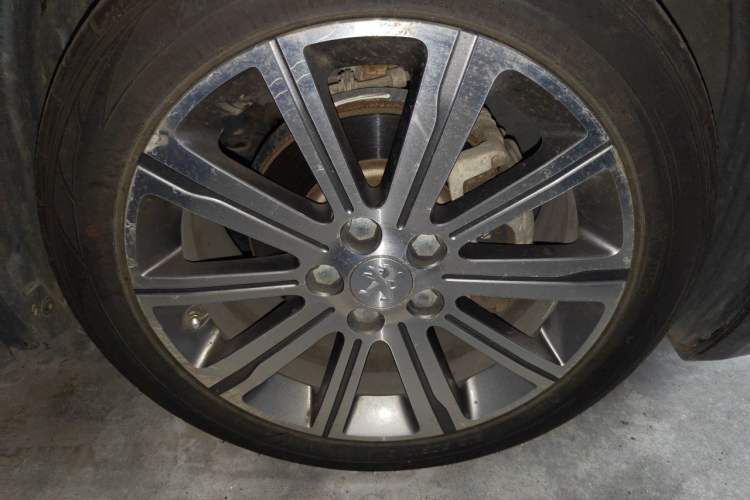 Used Peugeot 408 2015 1.2T Automatic Luxury Edition Right Front Wheel Hub