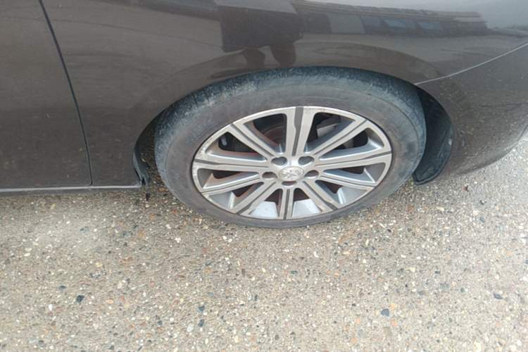 Used Peugeot 408 2015 1.2T Automatic Luxury Edition Right Front Wheel Hub