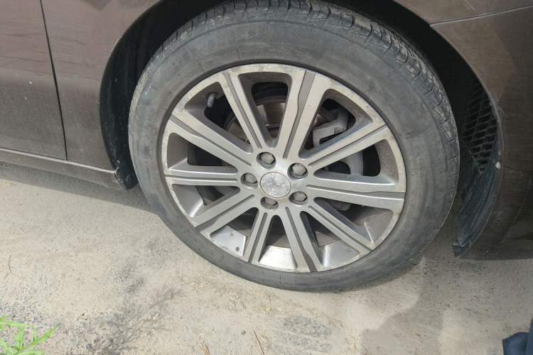Used Peugeot 408 2015 1.2T Automatic Luxury Edition Right Front Wheel Hub