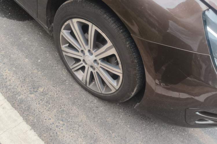 Used Peugeot 408 2015 1.2T Automatic Luxury Edition Right Front Wheel Hub
