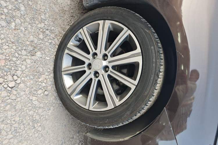 Used Peugeot 408 2015 1.2T Automatic Luxury Edition Right Front Wheel Hub