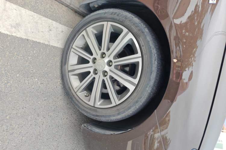 Used Peugeot 408 2015 1.2T Automatic Luxury Edition Right Front Wheel Hub