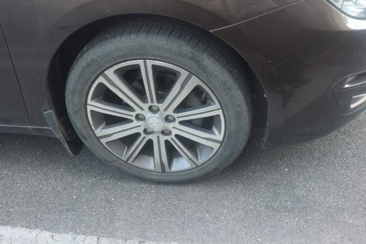 Used Peugeot 408 2015 1.2T Automatic Luxury Edition Right Front Wheel Hub