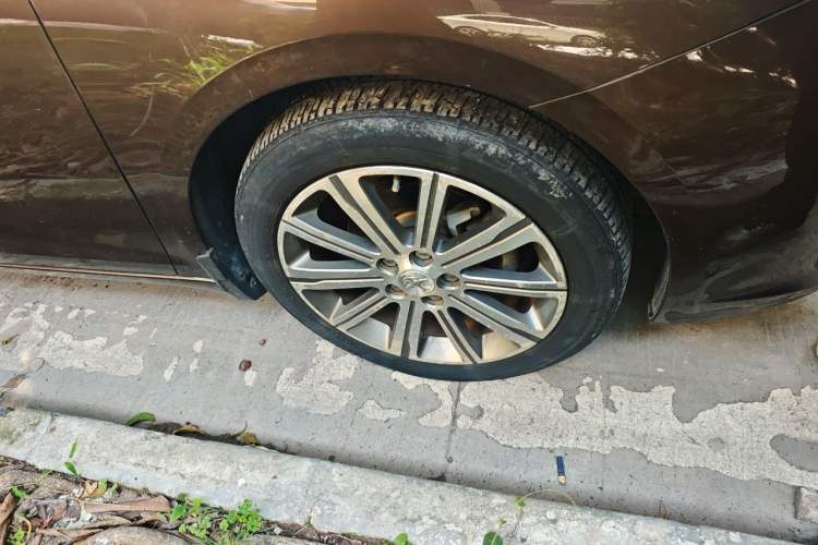 Used Peugeot 408 2015 1.2T Automatic Luxury Edition Right Front Wheel Hub
