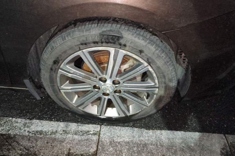 Used Peugeot 408 2015 1.2T Automatic Luxury Edition Right Front Wheel Hub