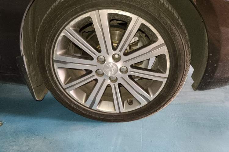 Used Peugeot 408 2015 1.2T Automatic Luxury Edition Right Front Wheel Hub
