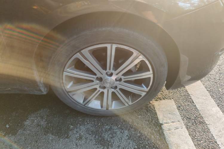 Used Peugeot 408 2015 1.2T Automatic Luxury Edition Right Front Wheel Hub