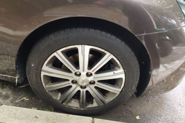 Used Peugeot 408 2015 1.2T Automatic Luxury Edition Right Front Wheel Hub