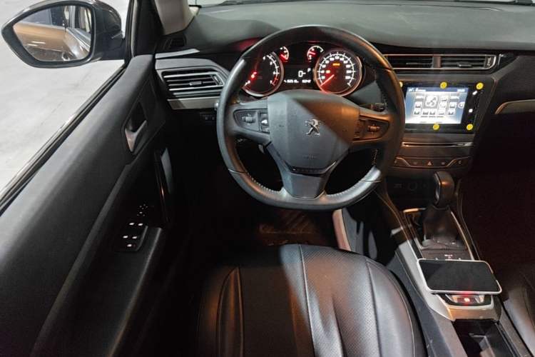 Used Peugeot 408 2015 1.2T Automatic Glory Edition Steering Wheel
