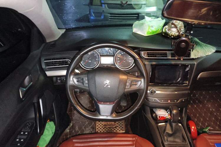 Used Peugeot 408 2015 1.2T Automatic Luxury Edition Steering Wheel