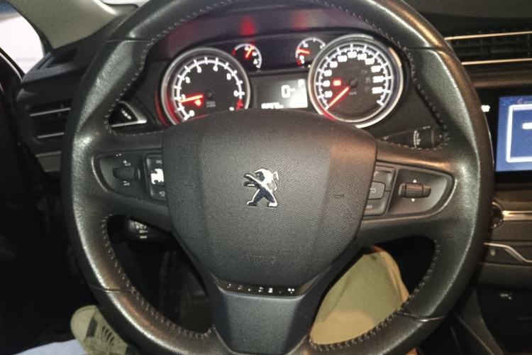 Used Peugeot 408 2015 1.2T Automatic Luxury Edition Steering Wheel
