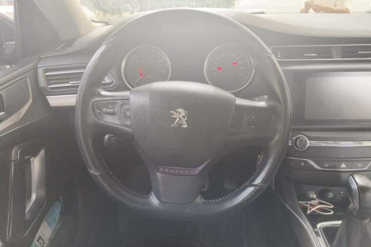 Used Peugeot 408 2015 1.2T Automatic Glory Edition Steering Wheel