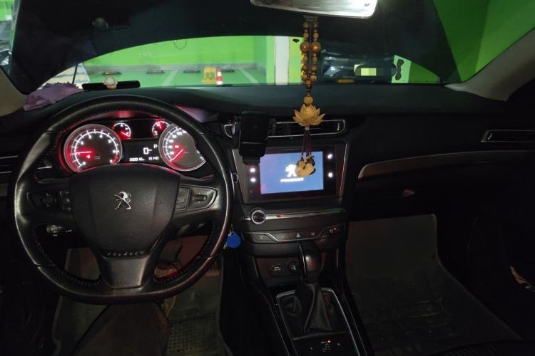 Used Peugeot 408 2015 1.2T Automatic Luxury Edition Center Console