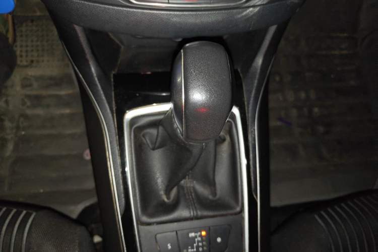 Used Peugeot 408 2015 1.2T Automatic Luxury Edition Gear Lever