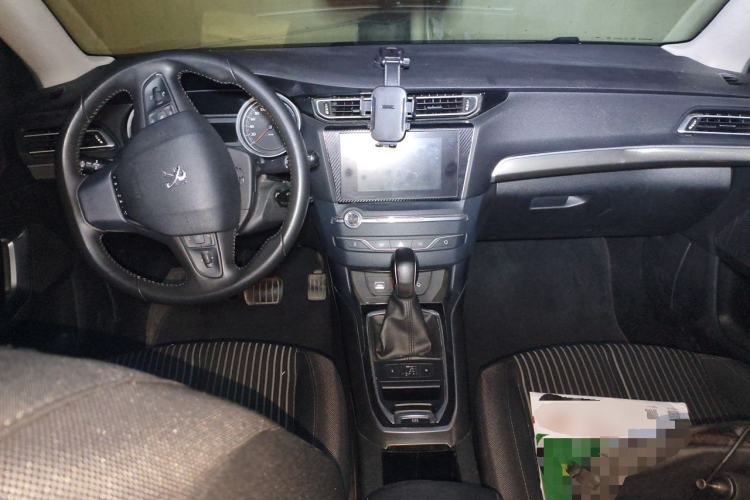 Used Peugeot 408 2015 1.2T Automatic Luxury Edition Center Console