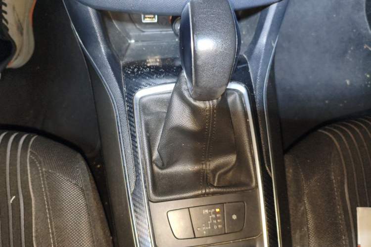 Used Peugeot 408 2015 1.2T Automatic Luxury Edition Gear Lever