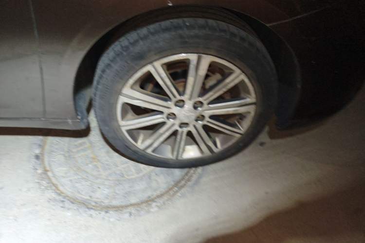 Used Peugeot 408 2015 1.2T Automatic Luxury Edition Right Front Wheel Hub