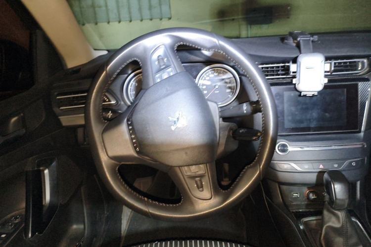 Used Peugeot 408 2015 1.2T Automatic Luxury Edition Steering Wheel