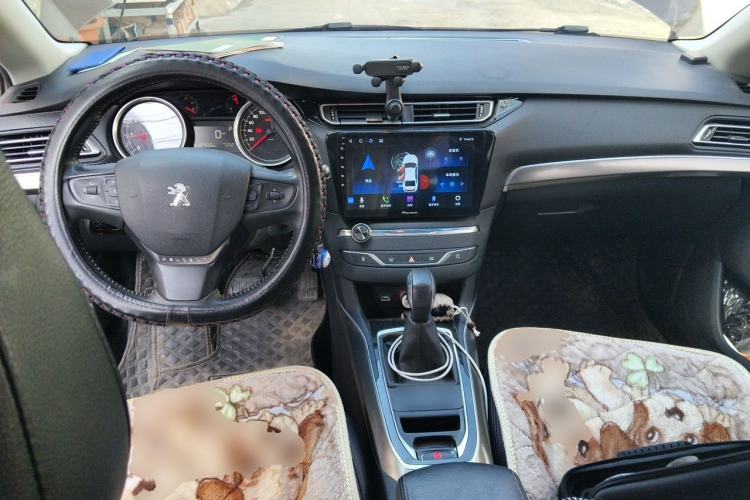 Used Peugeot 408 2015 1.2T Automatic Luxury Edition Center Console
