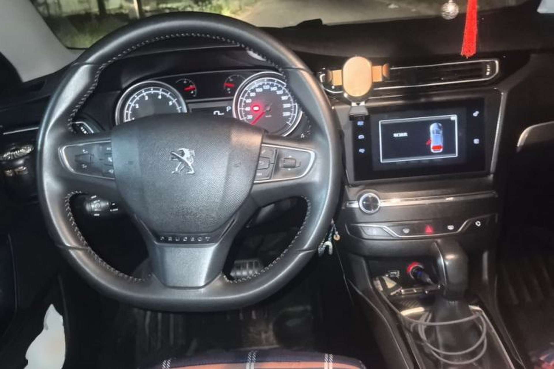 Used Peugeot 408 2015 1.2T Automatic Luxury Edition Center Console