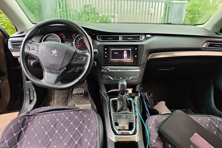 Used Peugeot 408 2015 1.2T Automatic Luxury Edition Center Console