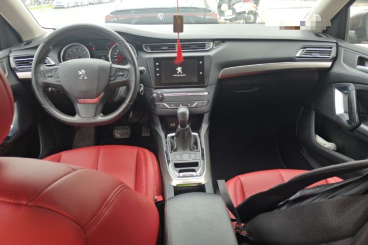 Used Peugeot 408 2015 1.2T Automatic Luxury Edition Center Console
