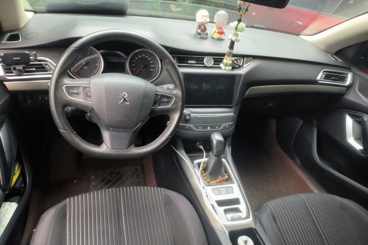 Used Peugeot 408 2015 1.2T Automatic Luxury Edition Center Console