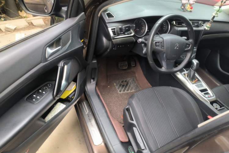 Used Peugeot 408 2015 1.2T Automatic Luxury Edition Driver Seat