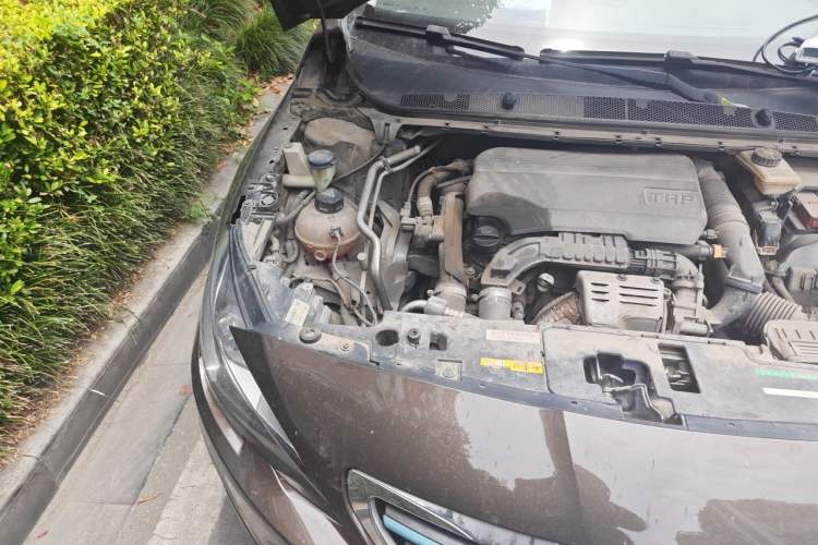 Used Peugeot 408 2015 1.2T Automatic Luxury Edition Engine Bay Right