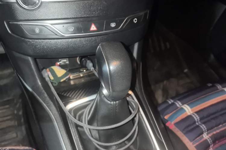 Used Peugeot 408 2015 1.2T Automatic Luxury Edition Gear Lever