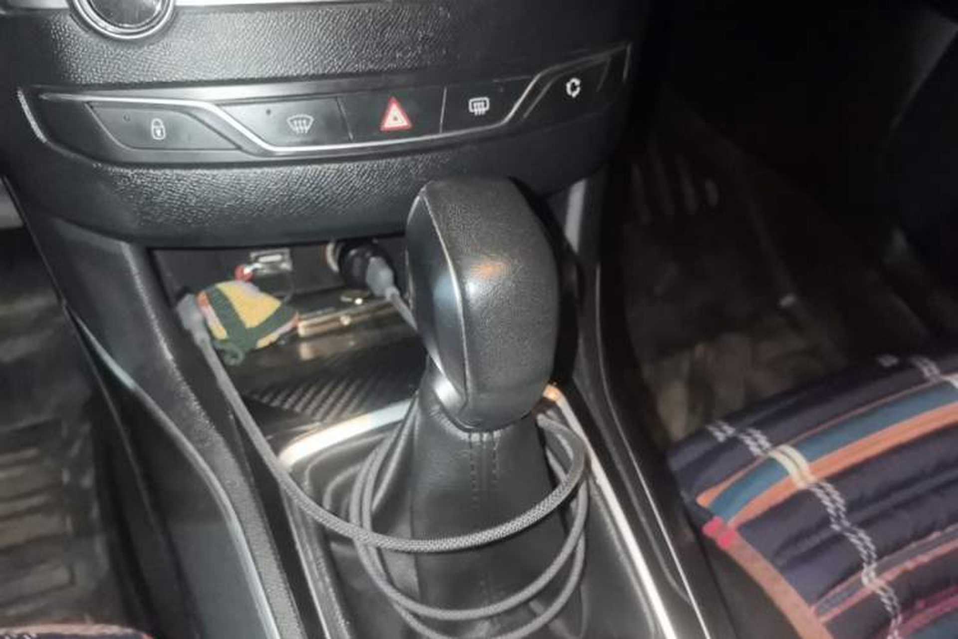 Used Peugeot 408 2015 1.2T Automatic Luxury Edition Gear Lever