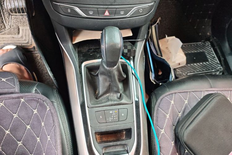 Used Peugeot 408 2015 1.2T Automatic Luxury Edition Gear Lever
