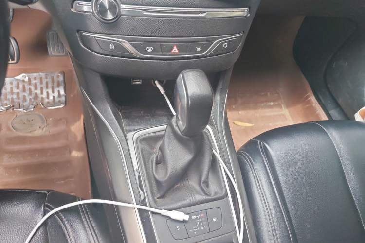 Used Peugeot 408 2015 1.2T Automatic Luxury Edition Gear Lever