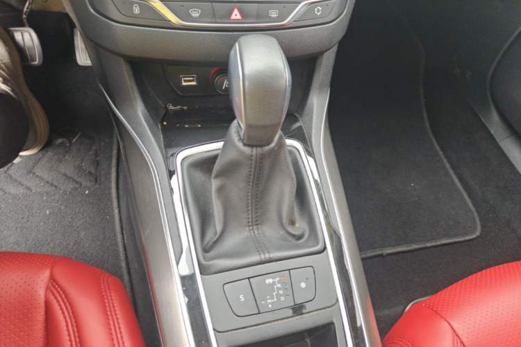 Used Peugeot 408 2015 1.2T Automatic Luxury Edition Gear Lever