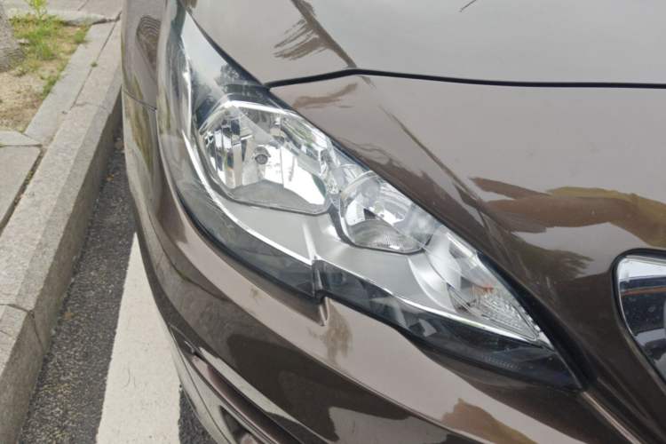 Used Peugeot 408 2015 1.2T Automatic Luxury Edition Right Front Headlight