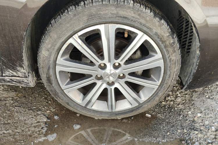 Used Peugeot 408 2015 1.2T Automatic Luxury Edition Right Front Wheel Hub