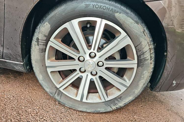 Used Peugeot 408 2015 1.2T Automatic Luxury Edition Right Front Wheel Hub