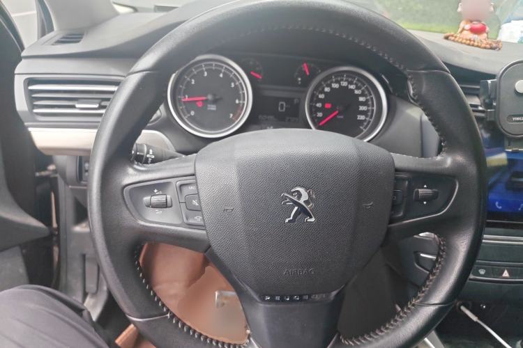 Used Peugeot 408 2015 1.2T Automatic Luxury Edition Steering Wheel