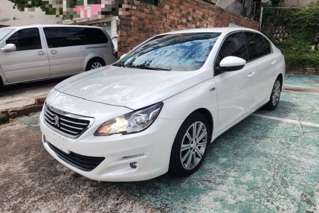 Ojetý Peugeot 408 2015 1.2T Automatic Glory Edition