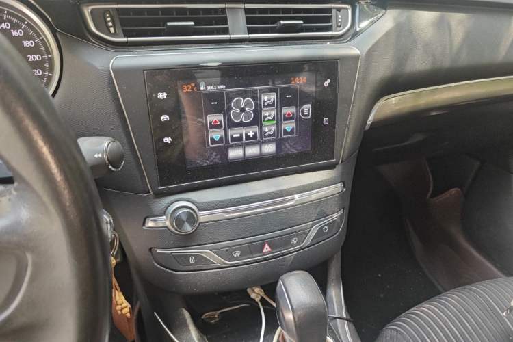 Used Peugeot 408 2015 1.2T Automatic Luxury Edition Audio And AC Panel
