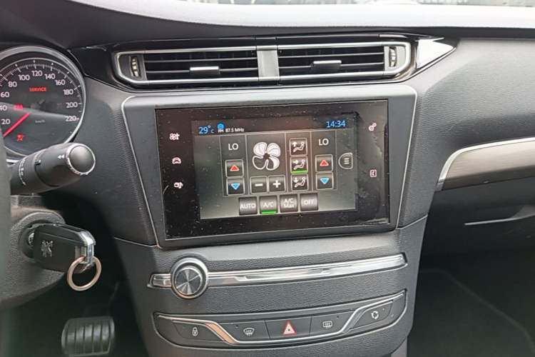 Used Peugeot 408 2015 1.2T Automatic Luxury Edition Audio And AC Panel