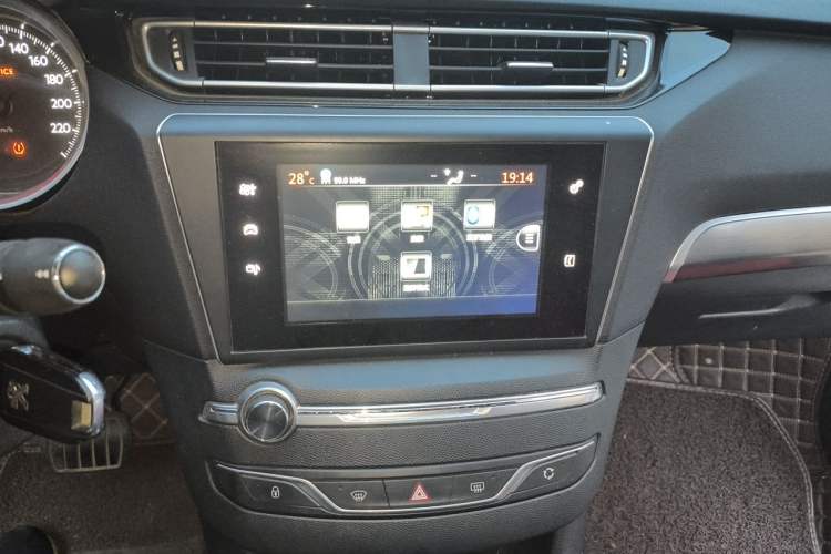 Used Peugeot 408 2015 1.2T Automatic Luxury Edition Audio And AC Panel