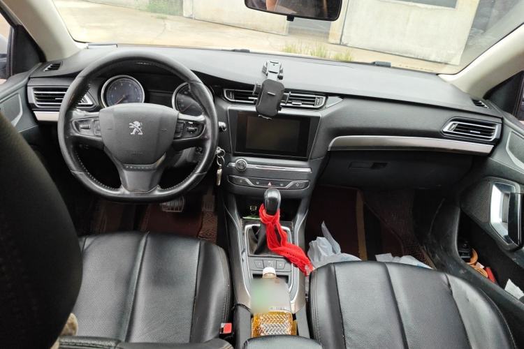 Used Peugeot 408 2015 1.2T Automatic Luxury Edition Center Console