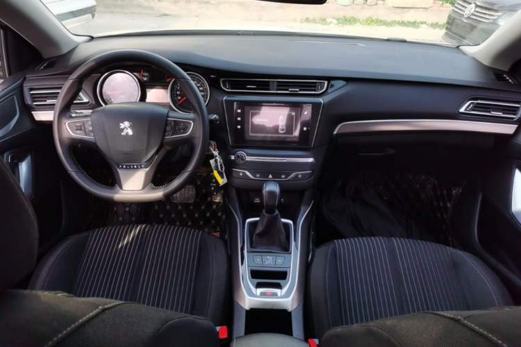 Used Peugeot 408 2015 1.2T Automatic Luxury Edition Center Console