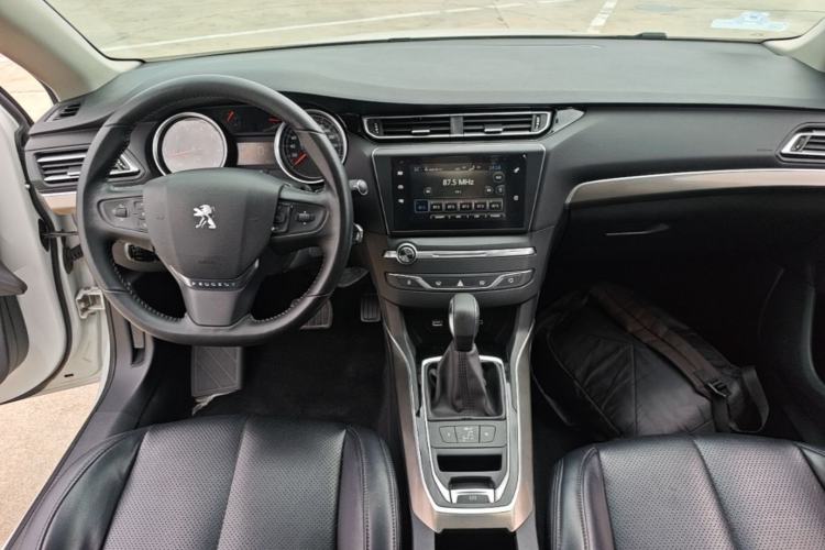 Used Peugeot 408 2015 1.2T Automatic Luxury Edition Center Console