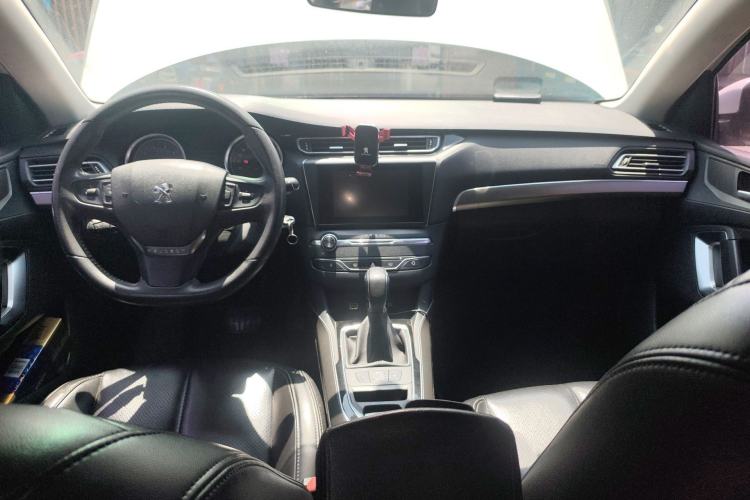 Used Peugeot 408 2015 1.2T Automatic Luxury Edition Center Console