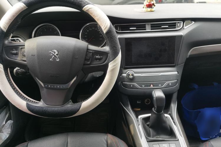 Used Peugeot 408 2015 1.2T Automatic Luxury Edition Center Console